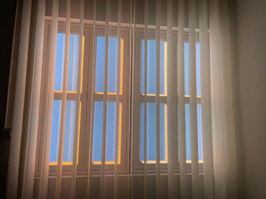 ซื้อ ไฟหน้าต่างปลอมสี 2100-7500K พร้อมการติดตั้งแบบติดผนังไฟ LED กระจายแสง Rayleigh การผลิตออนไลน์