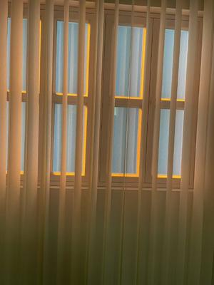 ไฟหน้าต่างจำลองติดผนังควบคุมระยะไกลผ่านแอป จำลองสีสันของเวลากลางวัน L1332 x W781 x H66 มม. สำหรับแสง Circadian